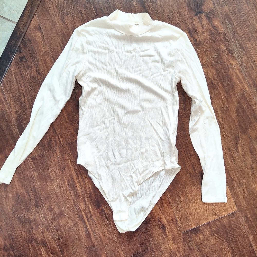 Mock turtleneck cable knit bodysuit. H&M size M